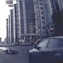 В Севастополе женщина не затормозила перед светофором и въехала в мопедиста
